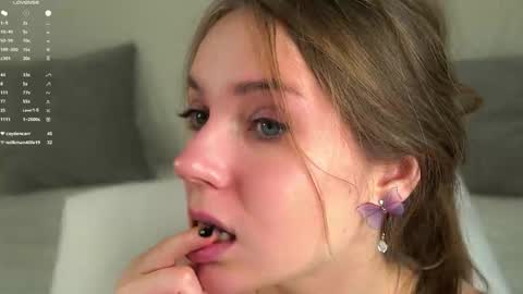 Snapshot of roxannastoo chatting on October 22, 1:10 am roxannastoo online show from October 22, 1:10 am