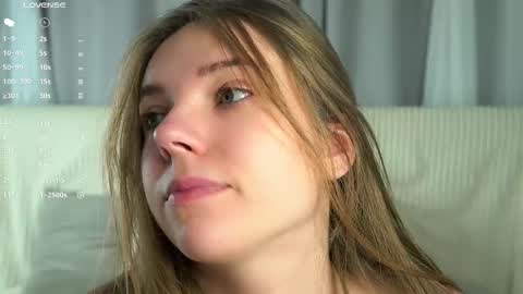 Snapshot of roxannastoo chatting on October 27, 1:01 am roxannastoo online show from October 27, 1:01 am