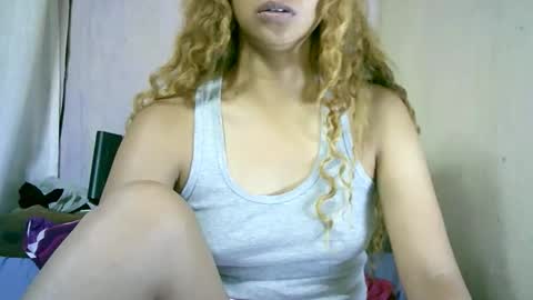 roxanne_98 online show from January 10, 1:43 am