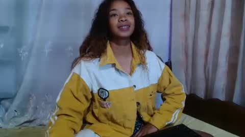 Snapshot of roxanne_98 chatting on January 29, 2:51 am roxanne_98 online show from January 29, 2:51 am