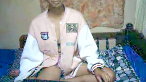 Snapshot of roxanne_98 chatting on March 6, 2:51 am roxanne_98 online show from March 6, 2:51 am