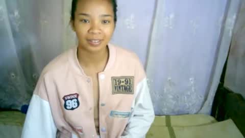 Snapshot of roxanne_98 chatting on January 22, 3:20 am roxanne_98 online show from January 22, 3:20 am
