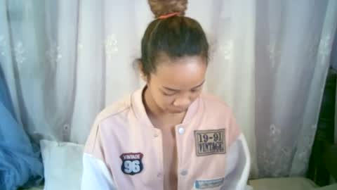 Snapshot of roxanne_98 chatting on January 23, 3:05 am roxanne_98 online show from January 23, 3:05 am