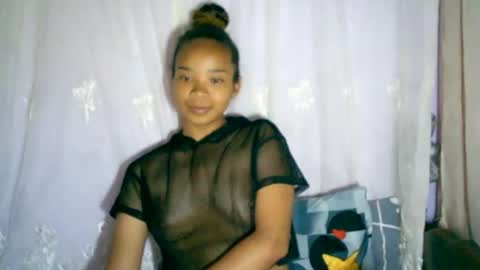 Snapshot of roxanne_98 chatting on February 12, 2:24 am roxanne_98 online show from February 12, 2:24 am