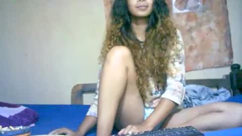 Snapshot of roxanne_98 chatting on March 2, 12:20 am roxanne_98 online show from March 2, 12:20 am