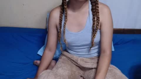 Snapshot of roxanne_98 chatting on September 11, 2:01 am roxanne_98 online show from September 11, 2:01 am
