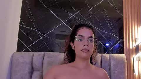 Snapshot of roxanne_dl chatting on October 4, 3:05 pm Roxanna online show from October 4, 3:05 pm