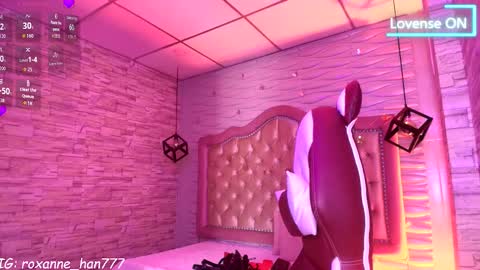 roxanne_han online show from March 25, 12:19 pm