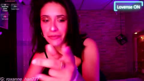 roxanne_han online show from March 7, 12:34 pm