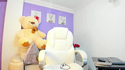 Roxanne evans   Schedule 700 -1400GTM-5 online show from December 1, 4:49 am