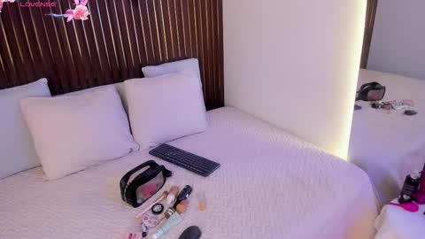 Snapshot of roxie_ns chatting on October 26, 1:06 pm Roxie online show from October 26, 1:06 pm