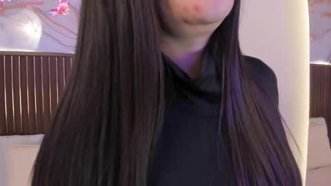 Snapshot of roxie_ns chatting on October 25, 12:57 pm Roxie online show from October 25, 12:57 pm