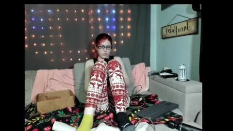 roxihazeleyes online show from February 11, 1:20 am