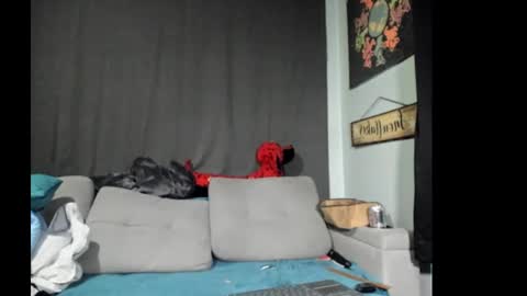 roxihazeleyes online show from September 18, 9:30 am