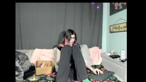 roxihazeleyes online show from February 5, 1:26 am