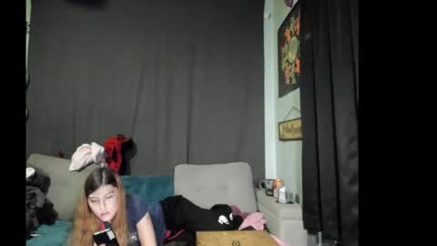 roxihazeleyes online show from November 18, 11:37 pm