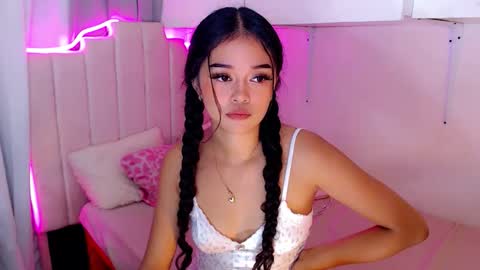 roxxy_blossom online show from February 2, 5:50 am