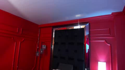 Snapshot of roxy_hell chatting on October 18, 12:19 pm Roxy hell online show from October 18, 12:19 pm