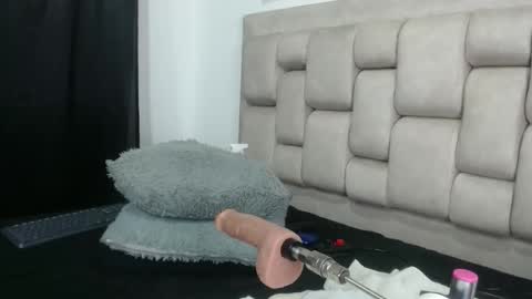 Roxy smith69 online show from February 26, 1:14 am