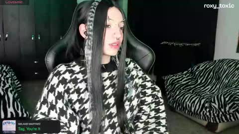 Roxy Independient model Help me to reach 50 thumbs up online show from September 20, 3:05 am