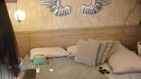 Roxy  online show from November 14, 12:38 pm