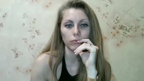 roxyfox18x01 online show from February 23, 4:39 pm