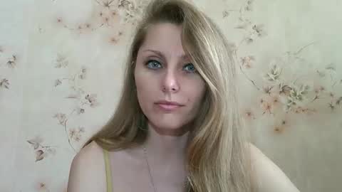 roxyfox18x01 online show from April 10, 11:16 am