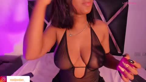 Snapshot of roxyjordan chatting on October 9, 10:41 am Roxxy Queen online show from October 9, 10:41 am