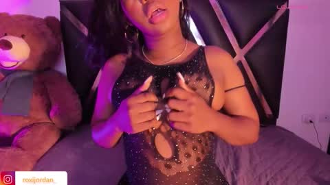 Snapshot of roxyjordan chatting on September 22, 11:19 am Roxxy Queen online show from September 22, 11:19 am