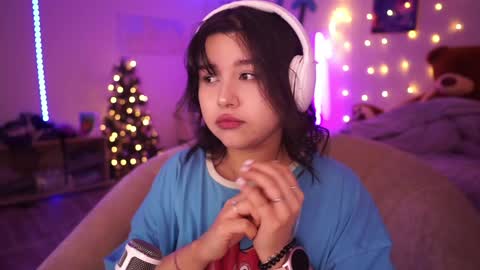 roxysuh online show from December 8, 8:30 am