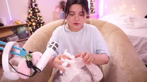 roxysuh online show from December 28, 7:44 am