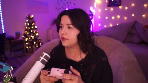 roxysuh online show from December 11, 5:53 am