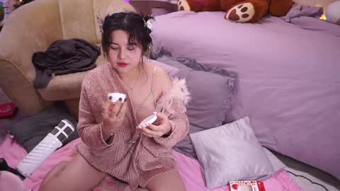 roxysuh online show from December 14, 5:40 am