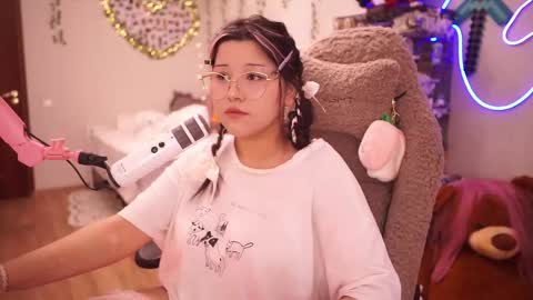 roxysuh online show from October 24, 7:37 am