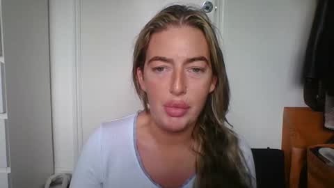 rubyredxxxoxxx online show from October 6, 7:14 am