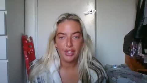 Snapshot of rubyredxxxoxxx chatting on December 23, 8:11 am rubyredxxxoxxx online show from December 23, 8:11 am