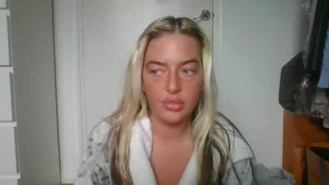 Snapshot of rubyredxxxoxxx chatting on December 30, 8:43 am rubyredxxxoxxx online show from December 30, 8:43 am
