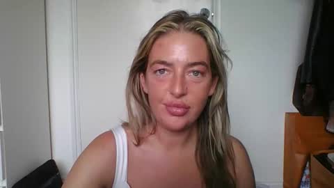 Snapshot of rubyredxxxoxxx chatting on September 20, 10:35 am rubyredxxxoxxx online show from September 20, 10:35 am