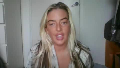 Snapshot of rubyredxxxoxxx chatting on January 5, 9:05 am rubyredxxxoxxx online show from January 5, 9:05 am