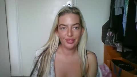 Snapshot of rubyredxxxoxxx chatting on December 26, 9:44 am rubyredxxxoxxx online show from December 26, 9:44 am