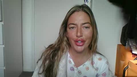 rubyredxxxoxxx online show from March 27, 8:26 am