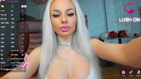 Snapshot of russian_ava chatting on December 7, 8:27 pm Ava online show from December 7, 8:27 pm