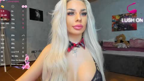 Snapshot of russian_ava chatting on December 6, 6:49 pm Ava online show from December 6, 6:49 pm
