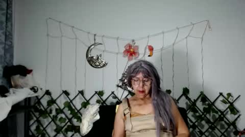 ruth_blue21 online show from February 9, 2:06 am
