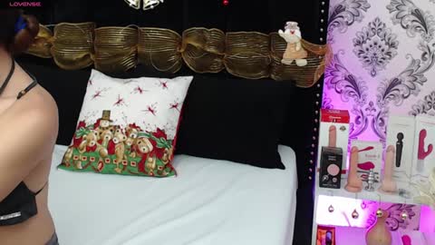 Snapshot of saara_brown chatting on December 22, 12:16 pm Saara Brown online show from December 22, 12:16 pm