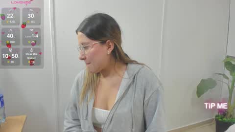 saaya_tay online show from September 23, 3:15 am