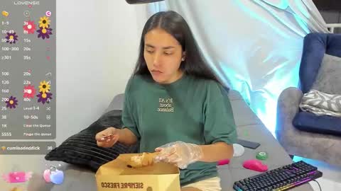 Snapshot of sabrina_chester_02 chatting on October 23, 12:27 am Angie  online show from October 23, 12:27 am