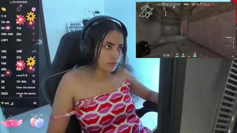 Snapshot of sabrina_chester_02 chatting on October 31, 7:18 pm Angie  online show from October 31, 7:18 pm