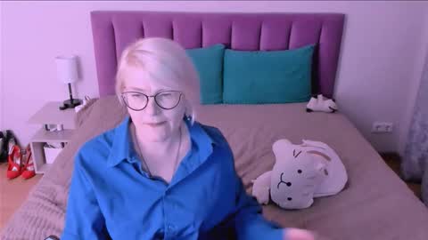 Snapshot of sabrinamacmarren chatting on September 25, 7:55 pm Sabrina MacMarren online show from September 25, 7:55 pm