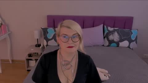 Sabrina MacMarren online show from February 20, 7:45 am